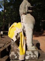 Hochwertige Reisedecke Gelb aus Wolle und leicht für jede Jahreszeit und als Schal geeignet auf Fernreisen und Lieblings Fashion Accessoire