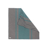Design for dogs und Hundedecke mit Streifenmuster Grau Petrol und quadratisch aus Merino gewebt für Haustiere als Kuscheldecke im Hundebett oder Sofa und auf Reisen