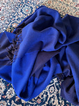 Luxuriöse Wolldecke Plaid aus Merino und Kaschmir gewebt als zeitloses Interieur-Accessoire für Zuhause in luxuriösem Design und mit Nachhaltigkeit und das perfekte Geschenk für Stil und Luxus Liebhaber