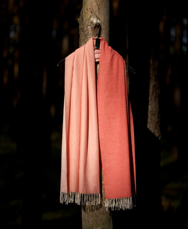 Kuschelige und luxuriöse Schals aus Kaschmir und Merino für den Herbst und Winter und gewebt in Italien