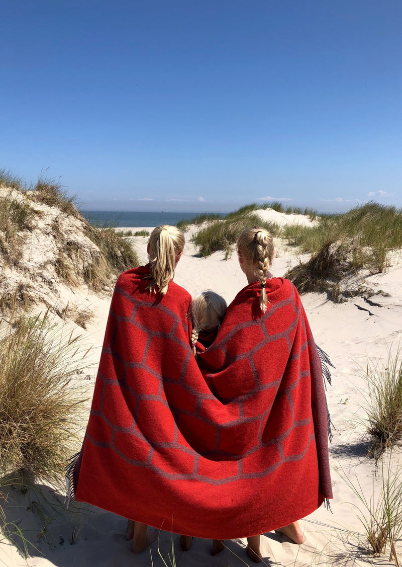 Wolldecke Berlin und Reisedecke aus hochwertiger Wolle am Strand von Sylt und zum einkuscheln der Kinder im Strandkorb und in den Dünen