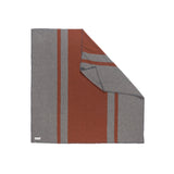 Hundedecke mit Streifenmuster Grau Rost rot Orange Braunund quadratisch aus Merino gewebt 