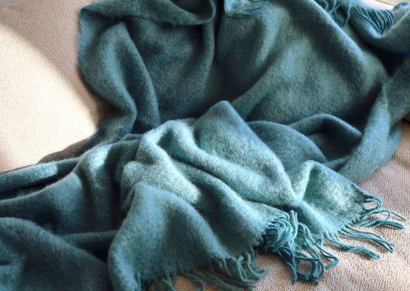 Mohairdecken und Wolldecken & Plaids kuschelig warm aus edelsten Wollsorten und Tierhaaren und Wolldecken aus 100% Naturmaterialien wärmen besser als Kunstfaser und unter einer hochwertigen Wolldecke auf dem Sofa friert man nicht im kalten Winter
