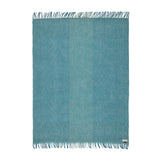 Mohairdecke Wolldecke für Sessel mit buntem grafischen Muster in Farbe tuekis blau aus Wolle und Mohair gewebt als zeitloses Plaid Interieur-Accessoire für Zuhause in luxuriösem Design mit Nachhaltigkeit und das perfekte Geschenk für jedes Sofa und vor Kamin im Chalet