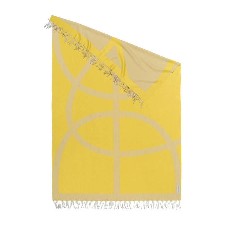 Schal im gelb-weißen Muster im Bauhaus Stil aus Merinowolle und Seide gewebt als zeitloses Accessoire für Mode in luxuriösem maritimen Design mit Nachhaltigkeit und als das perfekte Geschenk für Cooconing