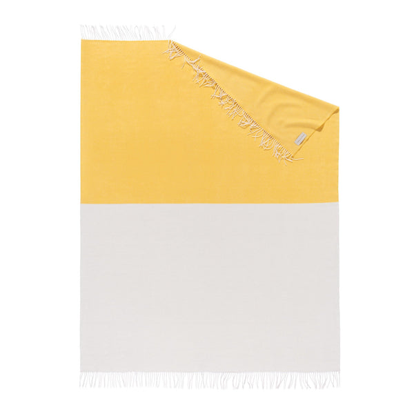 Wolldecke Plaid in Gelb Weiss aus Merino und Kaschmir gewebt in Color Block Muster als zeitloses Accessoire in schlichtem Stil für ein elegantes Interieur in luxuriöser Qualität und  Design und Nachhaltigkeit und als perfektes Geschenk für Cocooning